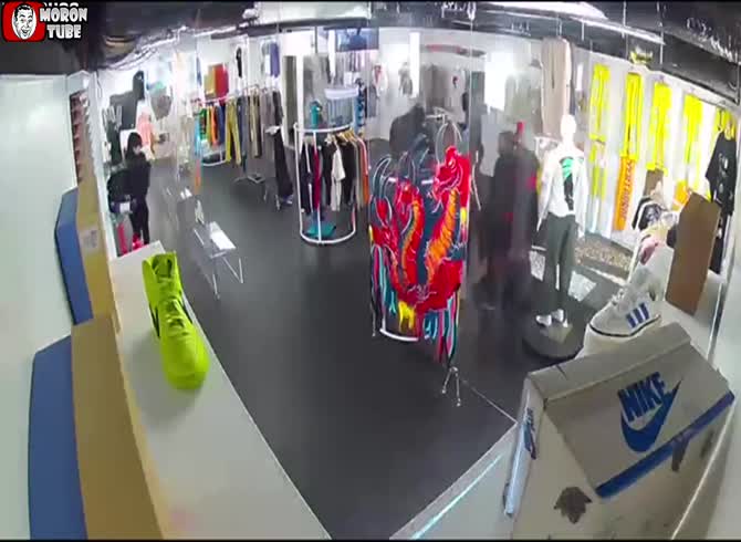 Video :Watch as a group of thugs completely empty this business!